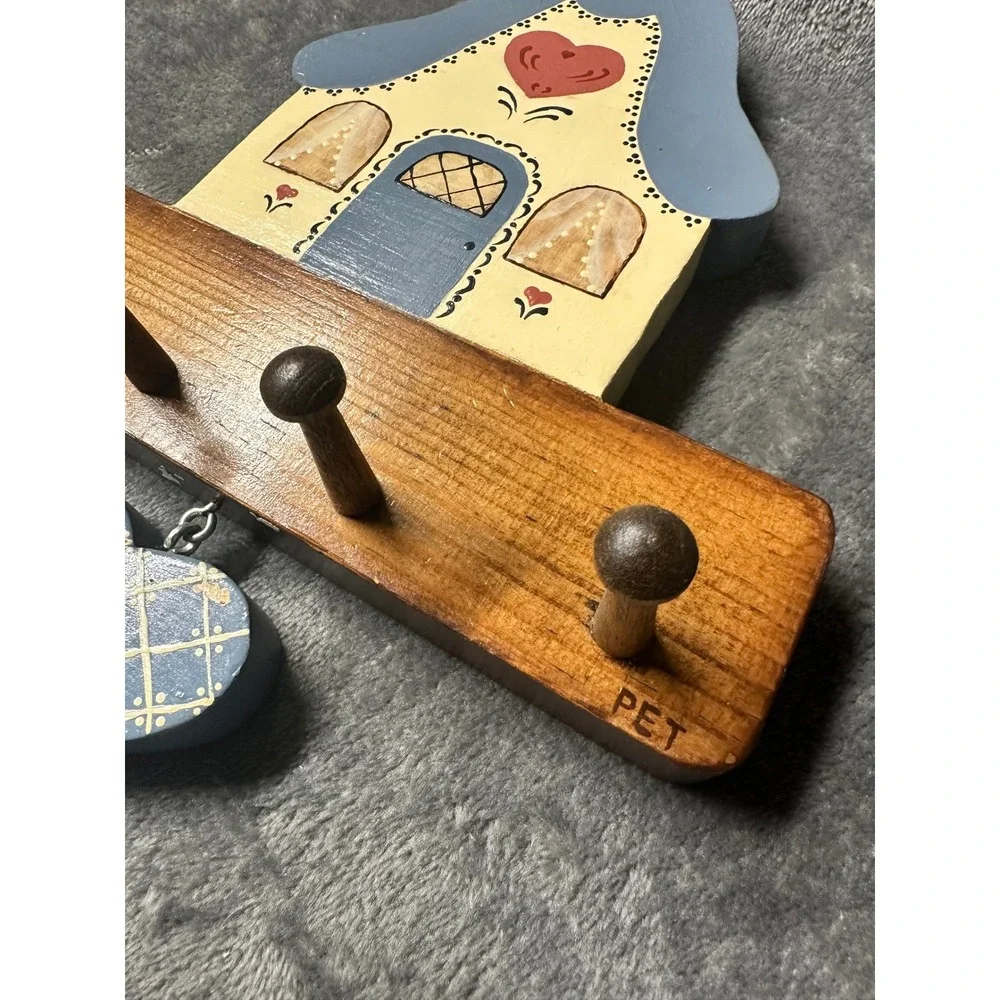 Vintage Wooden Hand painted Country Cottage Key Rack House w Peg & Hearts